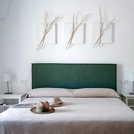 Oltre Gli Ulivi Bed & Breakfast 4*
